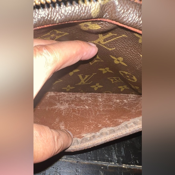 Louis Vuitton Mono Compiegne 23 Bag - Picture 11 of 16